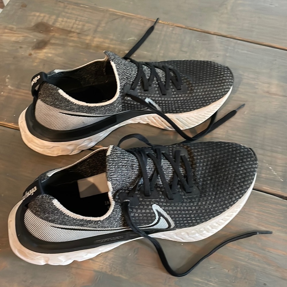 Nike Infinity React Flyknit size 11 Mens